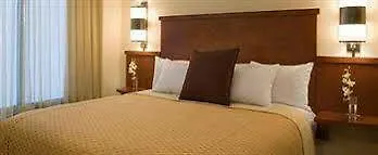 Hyatt Place Charlotte Arrowood 3*,